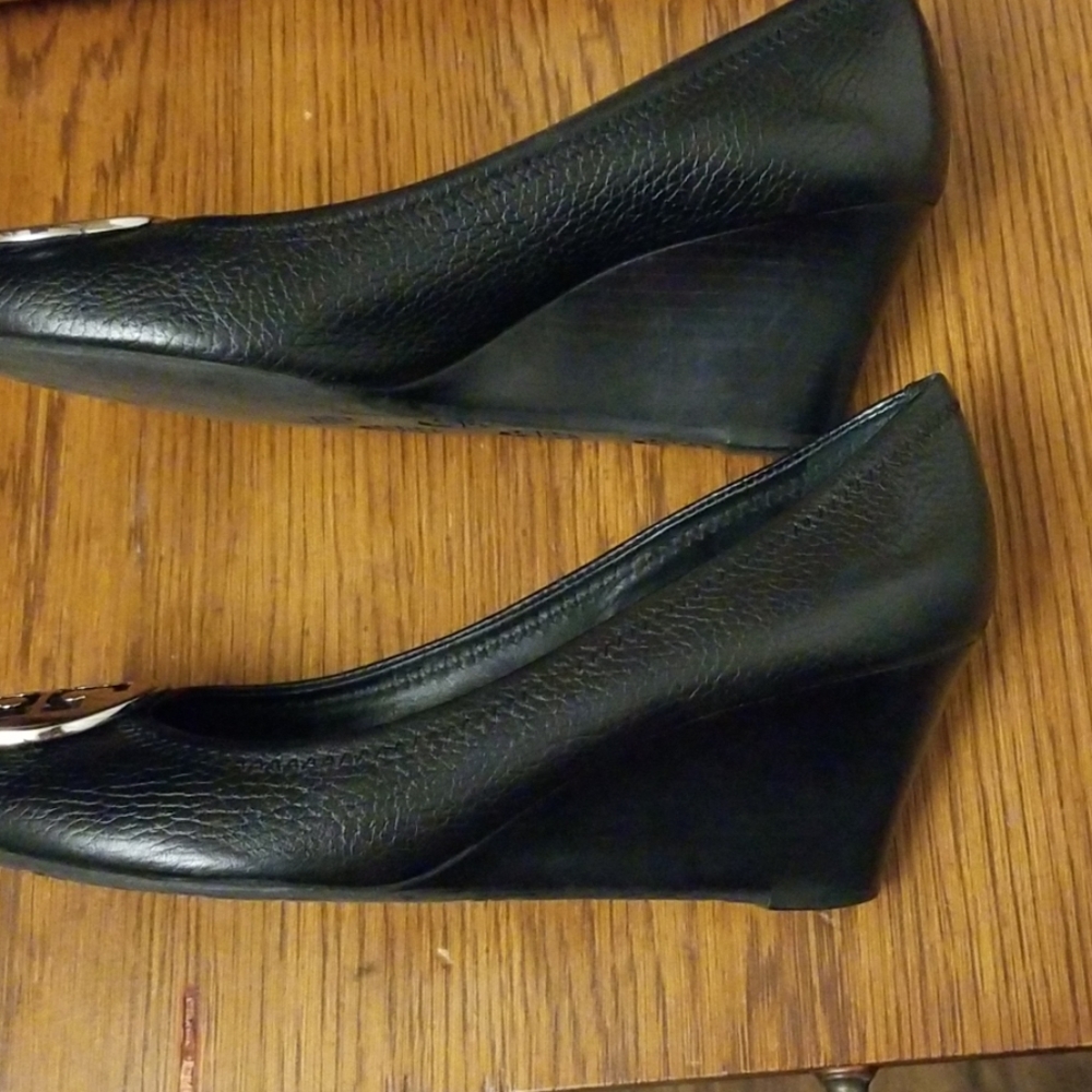 Tory Burch Black Leather Wedge Flats with Gold Logo Medallion - Picture 7 of 7